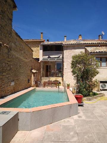 Cottage pour 2 personnes, avec vue ainsi que piscine et terrasse à Codolet