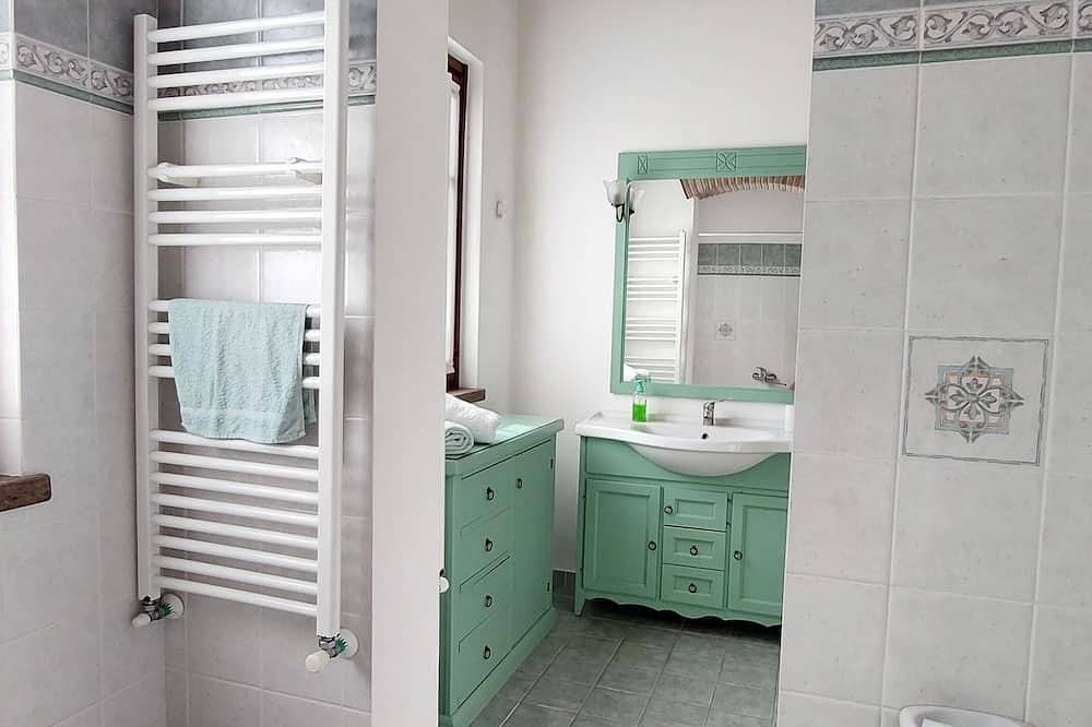 Apartamento encantador y confortable, en una villa con un gran parque privado. in Bracciano, Lago de Bracciano