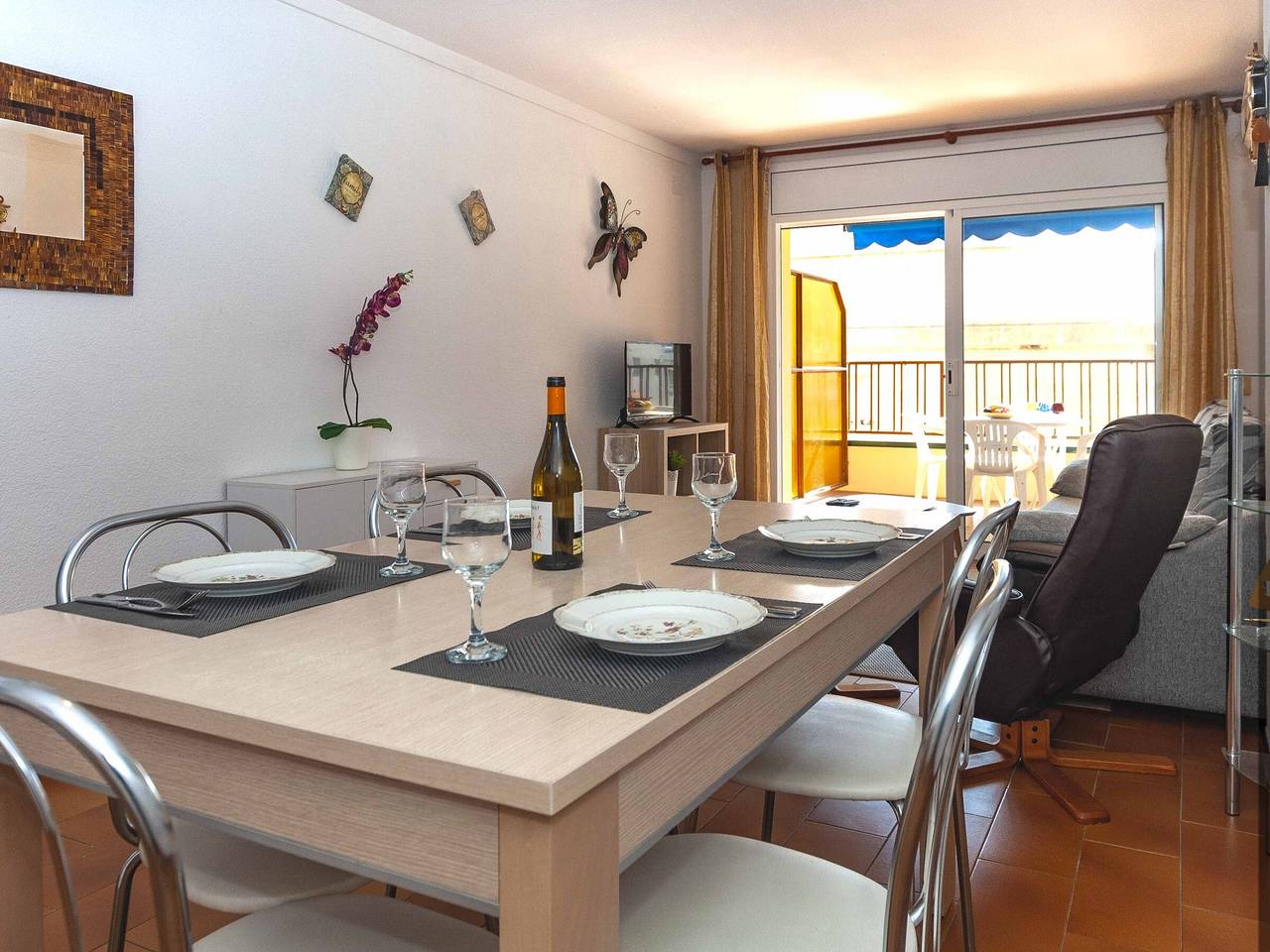 Apartamento entero, Apartamento céntrico para 6 en Rosas con A/C, lavavajillas y terraza. in Roses Centre, Roses