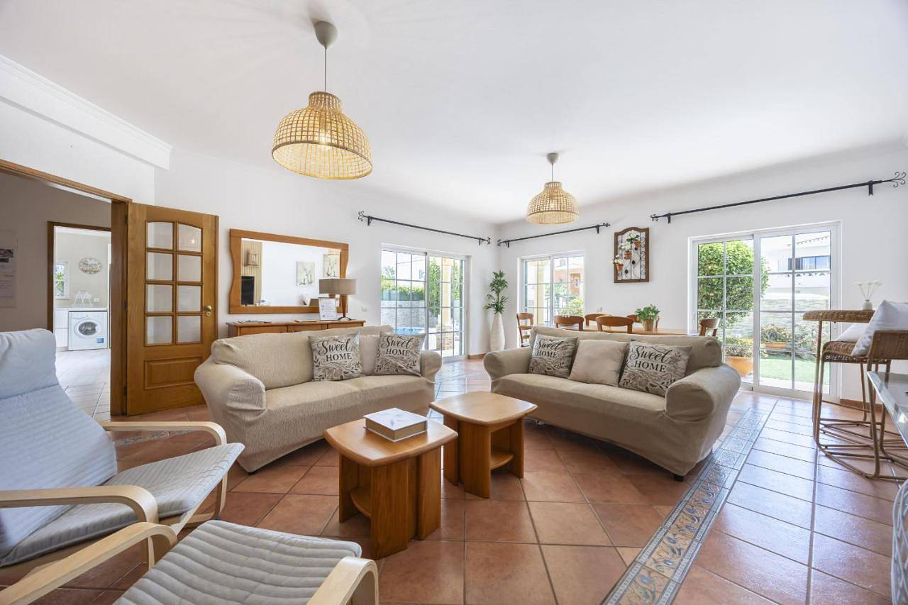Sunflower Villa by Seewest in Santa Maria, São Gonçalo de Lagos