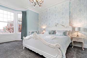Holiday Rental for 16 People in Llandudno, Conwy region, Photo 3