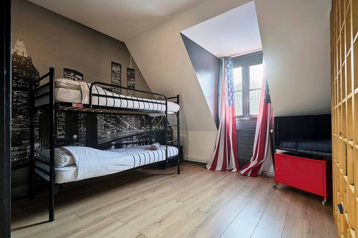 Location de vacances pour 10 personnes, avec terrasse ainsi que jardin et jacuzzi à Marcq-en-Barœul - 4