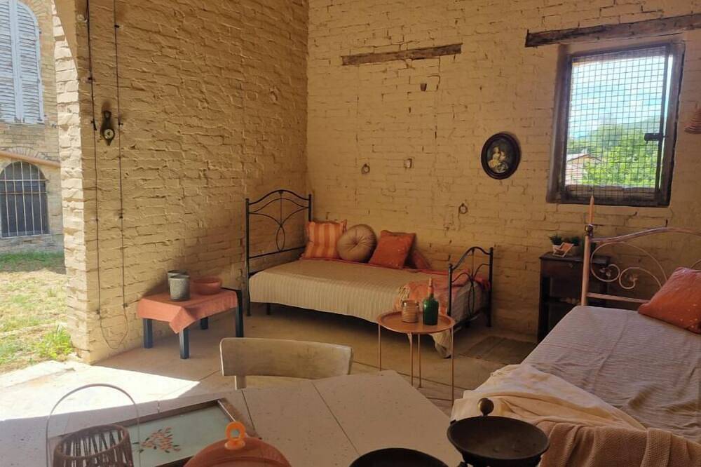 Entire apartment, La Bellezza della Terra in Venarotta, Monti Sibillini National Park
