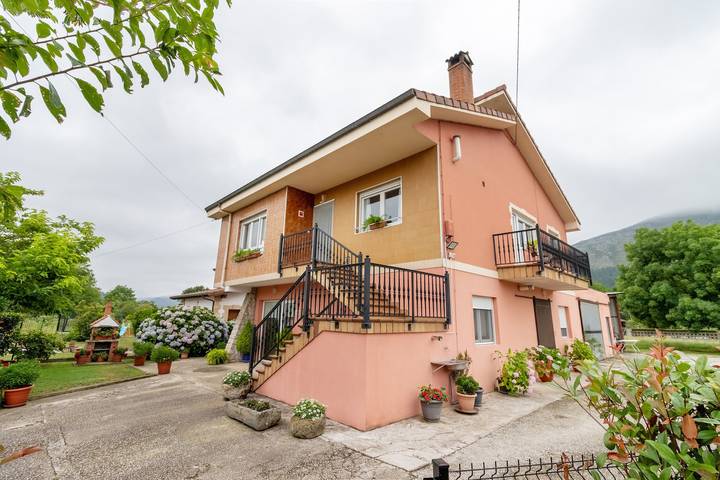 Casa Pili in San Felices de Buelna – Gezellige vakantiewoning met tuin in Rivero, San Felices de Buelna