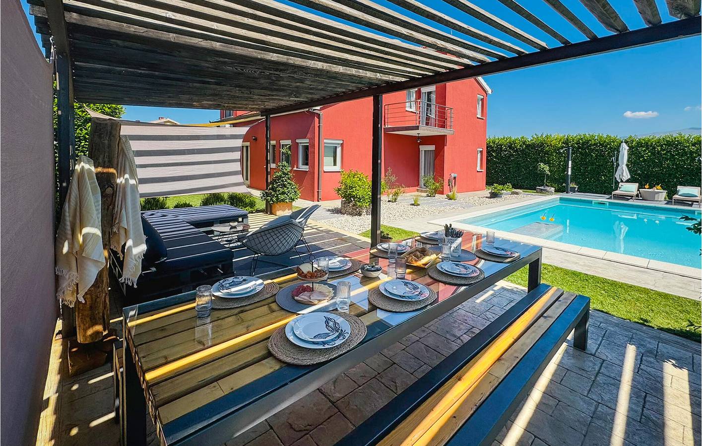 Charmante 2-Zimmer-Wohnung mit Pool in der Nähe von Trilj und dem Fluss Cetina in Dalmatinisches Zagora