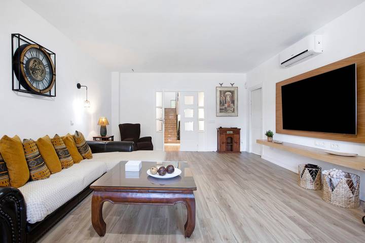 Villa for Families Los Agaves with Mountain Views, Pool and Wi-Fi in La Cala de Mijas, Mijas