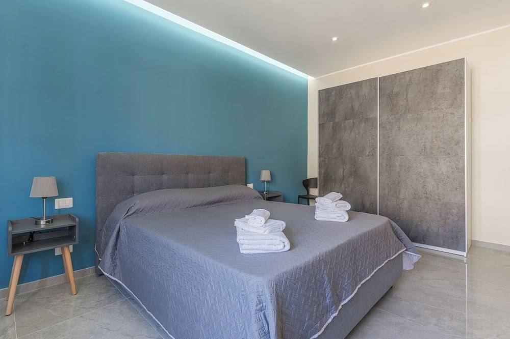 New structure 100m from the sea with, Wi-Fi, Air cl, ready to welcome you in Crotone, Crotone Province