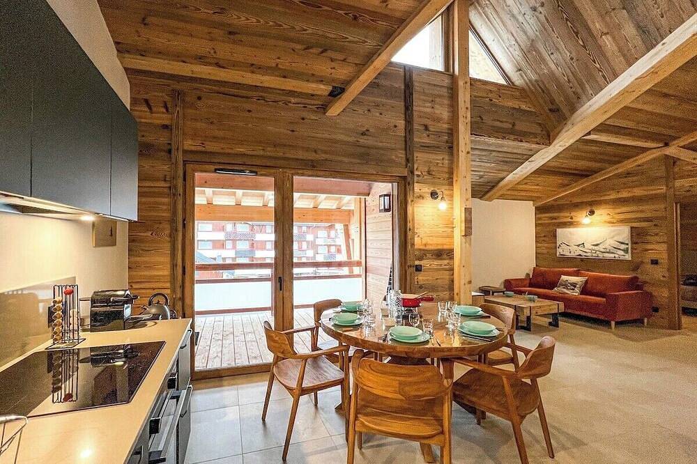 Ganze Wohnung, New 6p Apt | Ski-in/out & Central in Le Praz de Lys, Taninges