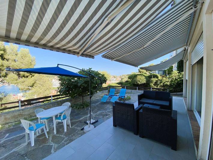 Gîte pour 4 personnes, avec terrasse et jardin, adapté aux familles à Saint-Mandrier-sur-Mer - 2