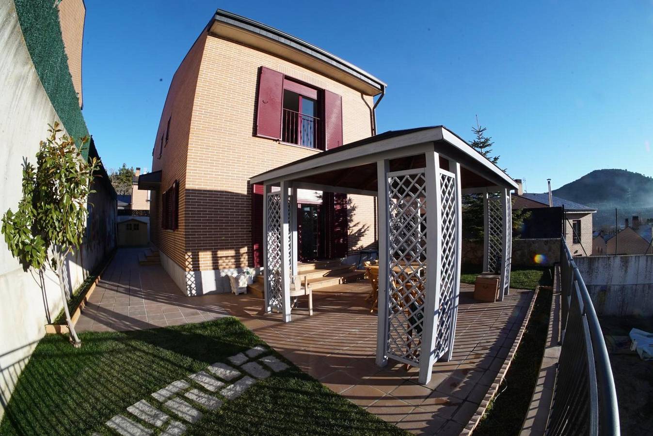 Holiday Home 'Nootka' with Mountain View, Private Garden and Wi-Fi in El Espinar, Segovia Province