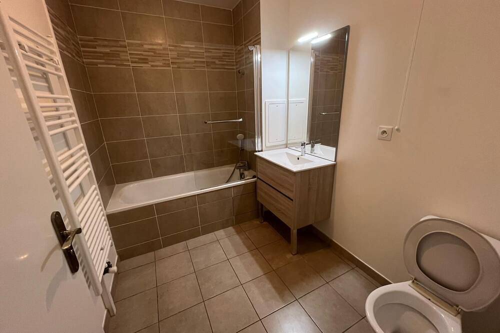 Entire apartment, Comfortable apartment 5 mins from Orly airport and 15 mns from Paris! in Athis-Mons, Essonne