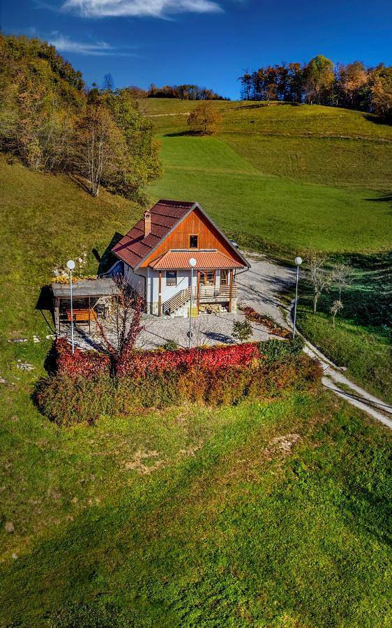 Location de vacances pour 8 personnes, avec jardin ainsi que sauna et vue à Tolmin
