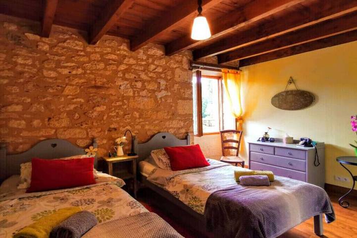 Gîte pour 6 personnes, avec terrasse ainsi que piscine et jardin, animaux acceptés dans Les Eyzies - 3