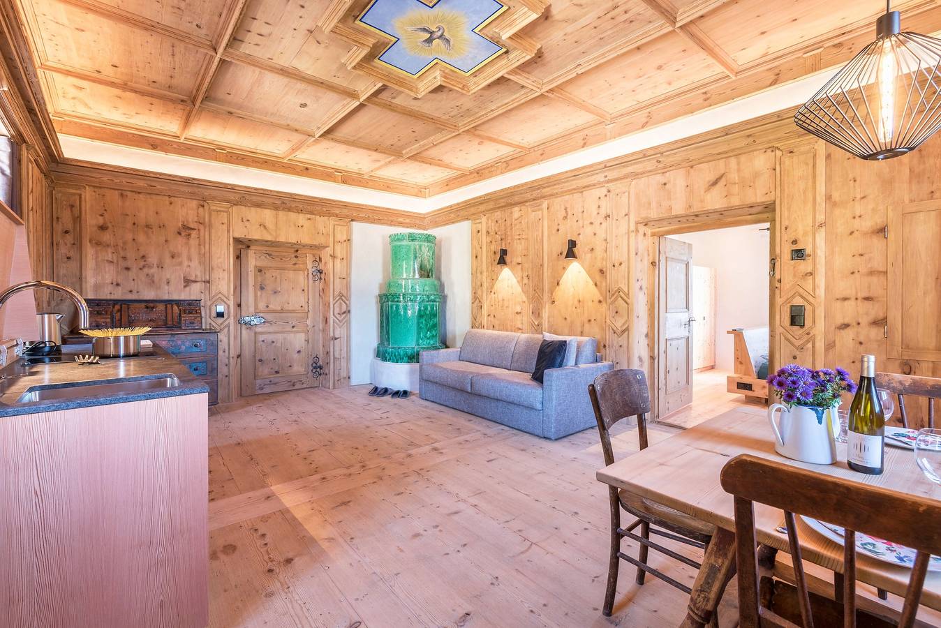 Ganze Wohnung, Ferienwohnung Hof im Thal Apt Zirbe mit wunderschönem Bergblick und Balkon  in Aldein, Südtirol