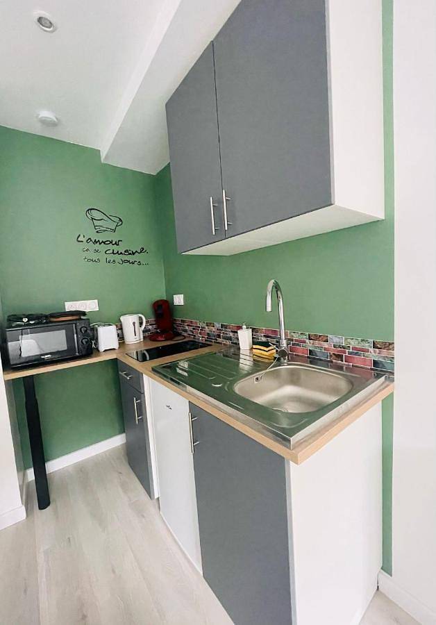 Appartement entier, One-Bedroom Apartment in Saint-Romain-en-Gal, Lyon et ses environs