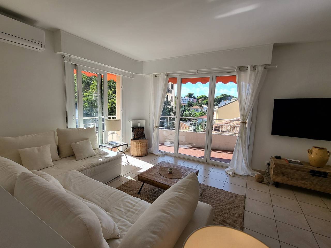 Appartement entier, Antibes Centre : Appartement lumineux 2 chambres proche plages et vieille ville in Antibes, Côte méditerranéenne (France)