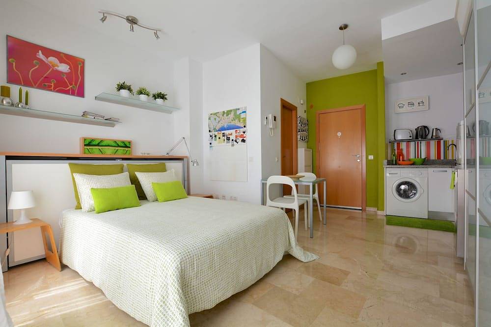 Apartamento inteiro, Estudo interior. Coquete, prático e aconchegante. 5 minutos a pé do centro. Wi-Fi in Malaga Centro, Malaga