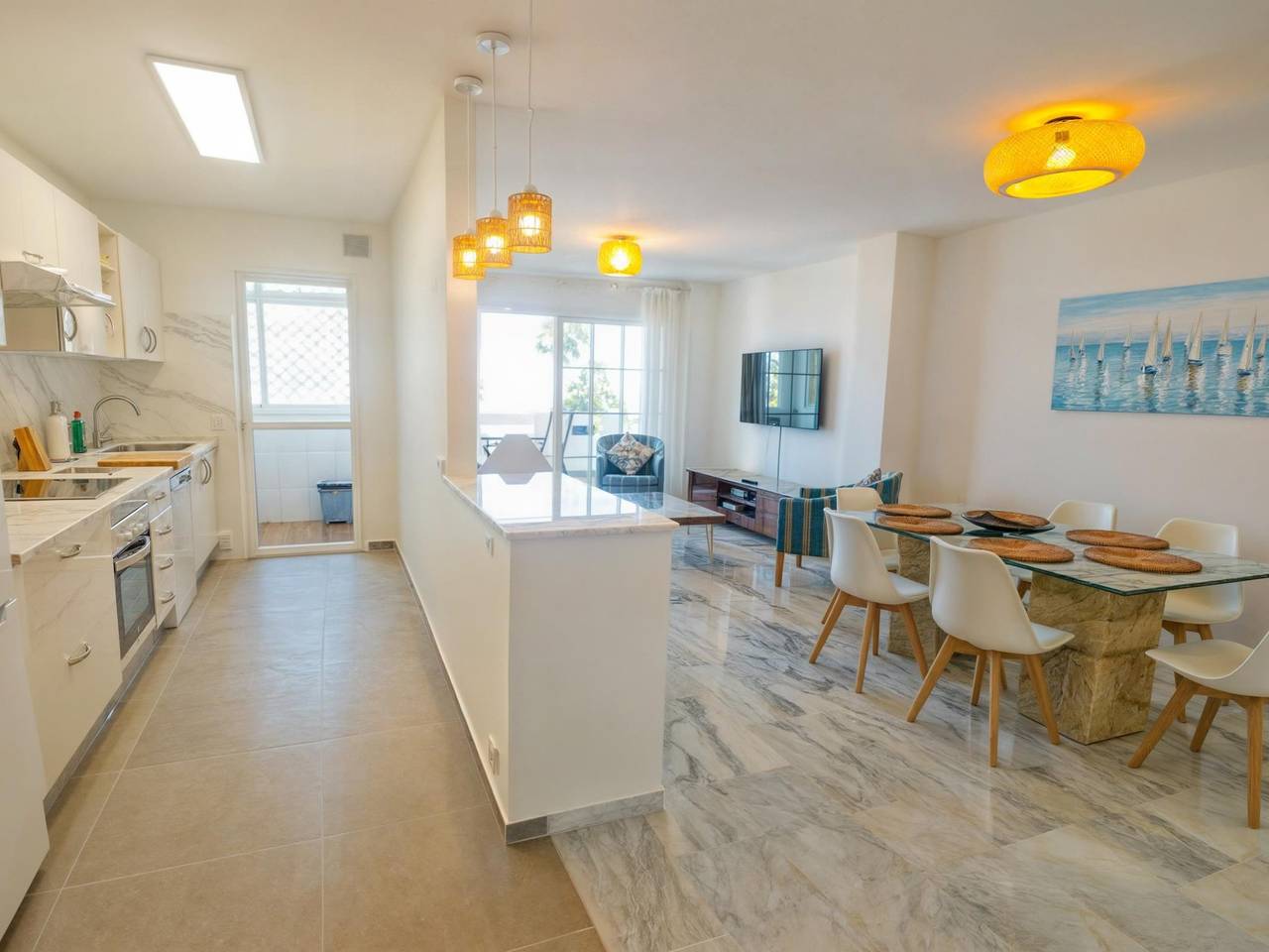 Entire holiday apartment, Pilar Apartment - First Beach Line in Playa de San Pedro (Marbella), Marbella