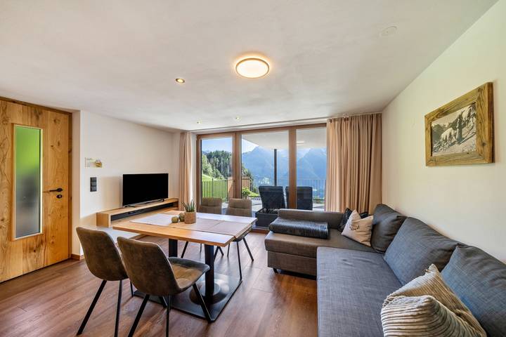 Entire apartment, Apartment 'Sunnseitn Lodge Alps' with Mountain View, Private Terrace and Wi-Fi in Stuls, Moos in Passeier