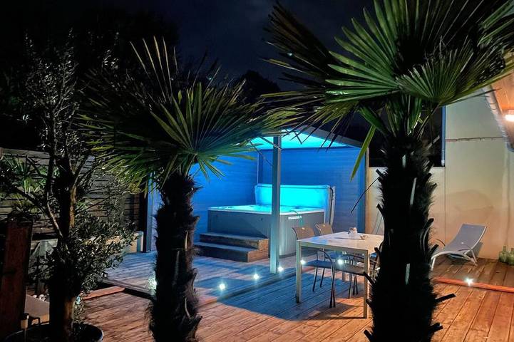 Gîte pour 2 personnes, avec jacuzzi à Vitrac