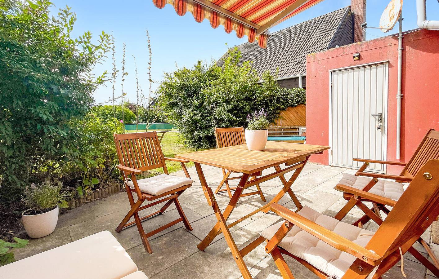 Modernes Strand-Apartment mit WiFi, Terrasse, Parkplatz in Friedrichskoog-Spitze, Friedrichskoog