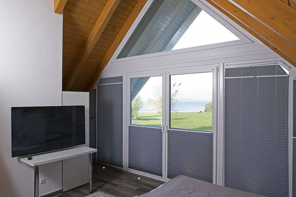 Ferienhaus direkt am See, Außen Whirlpool und exklusive 20qm Wellness-Sauna in Göhren-Lebbin, Fleesensee