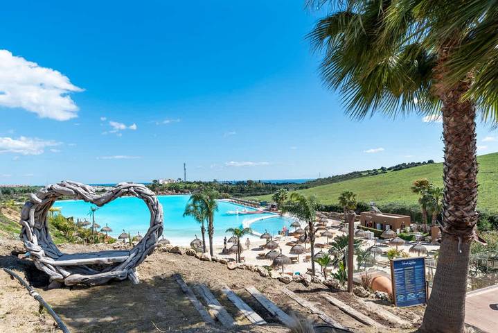 Ganze Wohnung, Scenic apartment in Alcazaba Lagoon with pools in Sierra (Casares), Casares