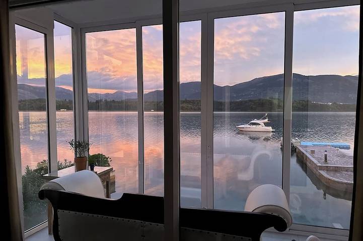 Ferienhaus für 6 Personen, mit Garten und Balkon sowie Sauna in Montenegro