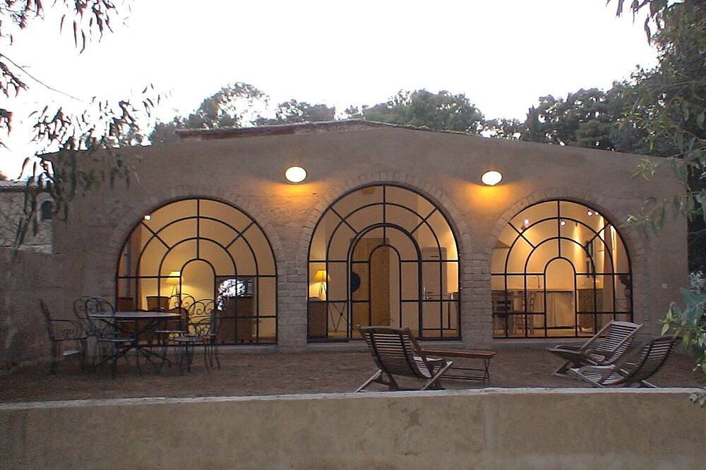 Calvi, Gite Jaune pour 6 personnes sur un grand domaine. in Calenzana, Région de Calvi