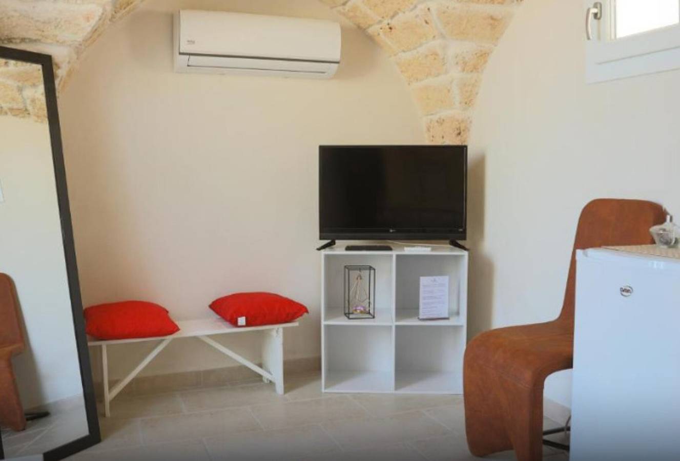 Camera 'Serranova' con terrazza privata, Wi-Fi e aria condizionata in Carovigno, Salento