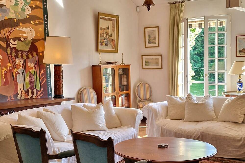 Peaceful country house with swimming pool surrounded by forest in Augignac, Parc naturel régional Périgord-Limousin