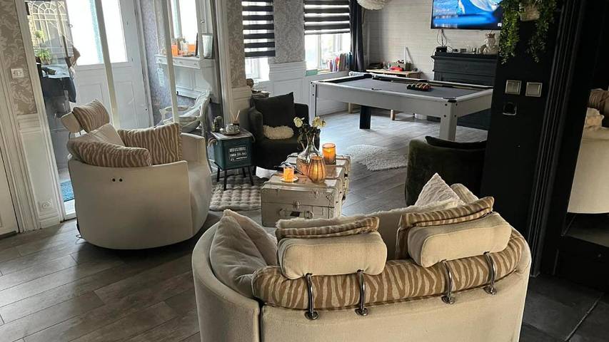 Location de vacances pour 10 personnes, avec Jacuzzi ainsi que Terrasse et Jardin à Hondschoote