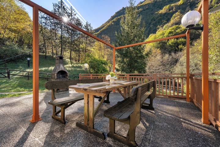 Ganze Wohnung, Ferienwohnung 'Casa Delle Fate' mit Bergblick, Gemeinschaftsterrasse und Wi-Fi in Ala, Trentino