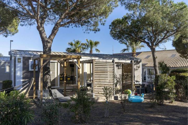 Camping pour 6 personnes, avec piscine ainsi que terrasse et jardin, animaux acceptés à Portiragnes