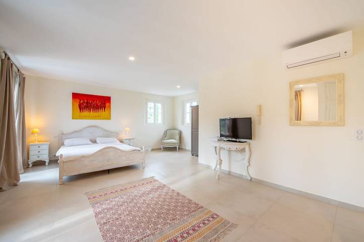 Ferienhaus für 8 Personen, mit Garten und Whirlpool sowie Terrasse und Sauna in Saint-Tropez - 4