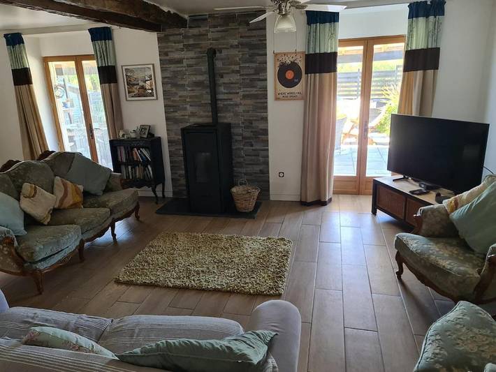 Location de vacances pour 8 personnes, avec terrasse et piscine à Brillac