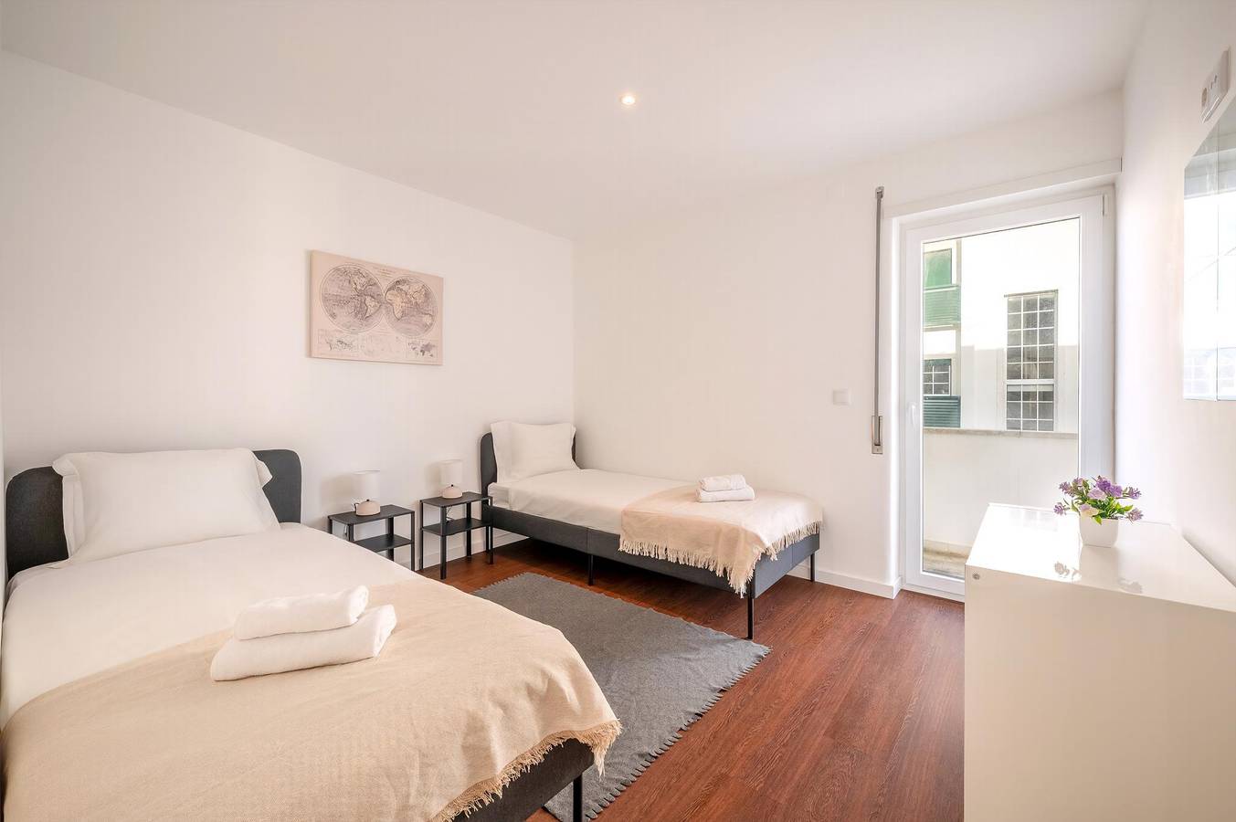 Ganze Wohnung, Ferienwohnung für 4 Personen mit Balkon in Parede, Carcavelos e Parede
