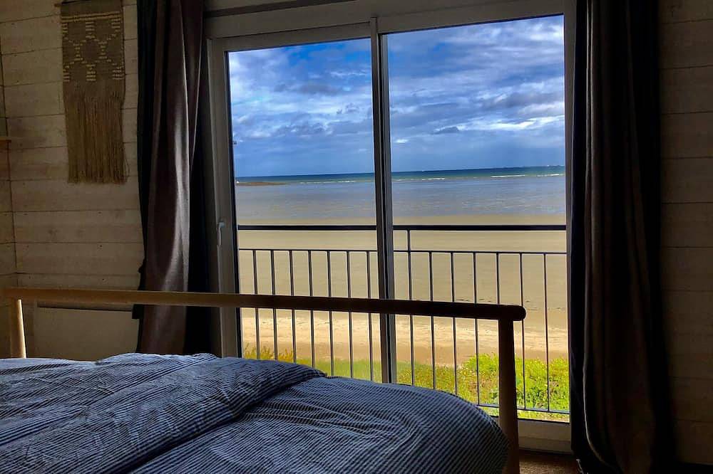 On the Magic Beach in Plestin-les-Grèves, Ceinture Dorée