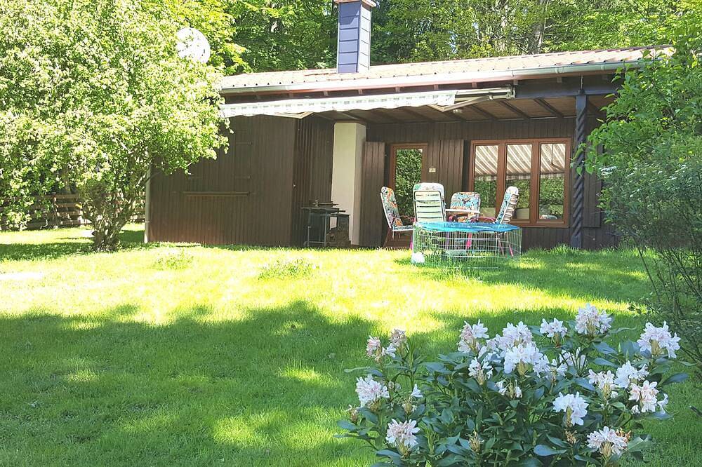 Holzhaus im Grünen - fernab vom Alltagstrubel liegt unser Ferienhaus-Am-Wäldchen in Weiskirchen, Saar-Nahe-Bergland