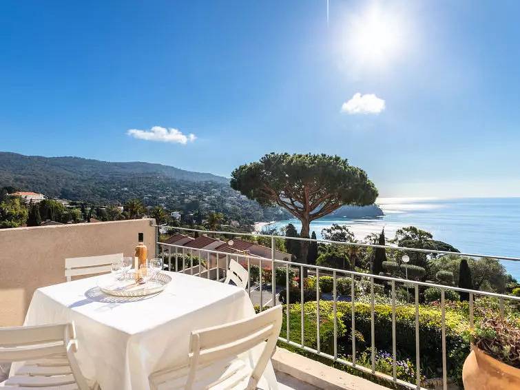 Entire apartment, 2 Pièces 4 Personnes in Rayol-Canadel-sur-Mer, Mediterranean Coast (France)