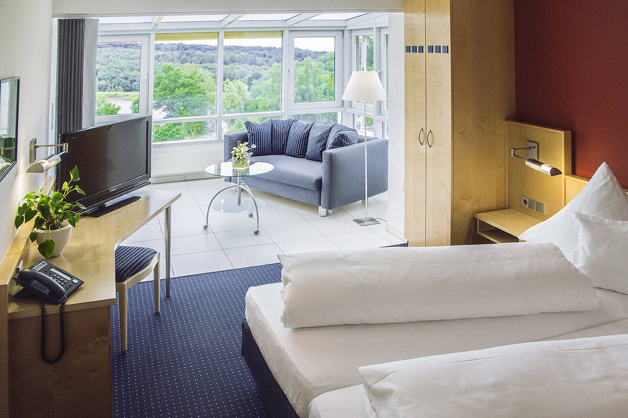 Stausee-Hotel Klose - Kleines Doppelzimmer zur See-Seite (franz. Bett) in Metzingen, Neckar-Alb