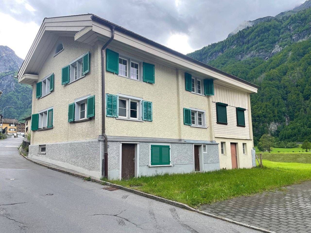 Ganze Ferienwohnung, Ferienhaus Casa Nonna - 4.5 Zimmer Ferienhaus in Linthal (Glarnerland), Glarus Süd