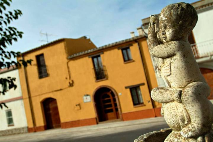 Casa rural para 7 personas, con piscina además de jardín y vistas en Cantallops d'Avinyonet