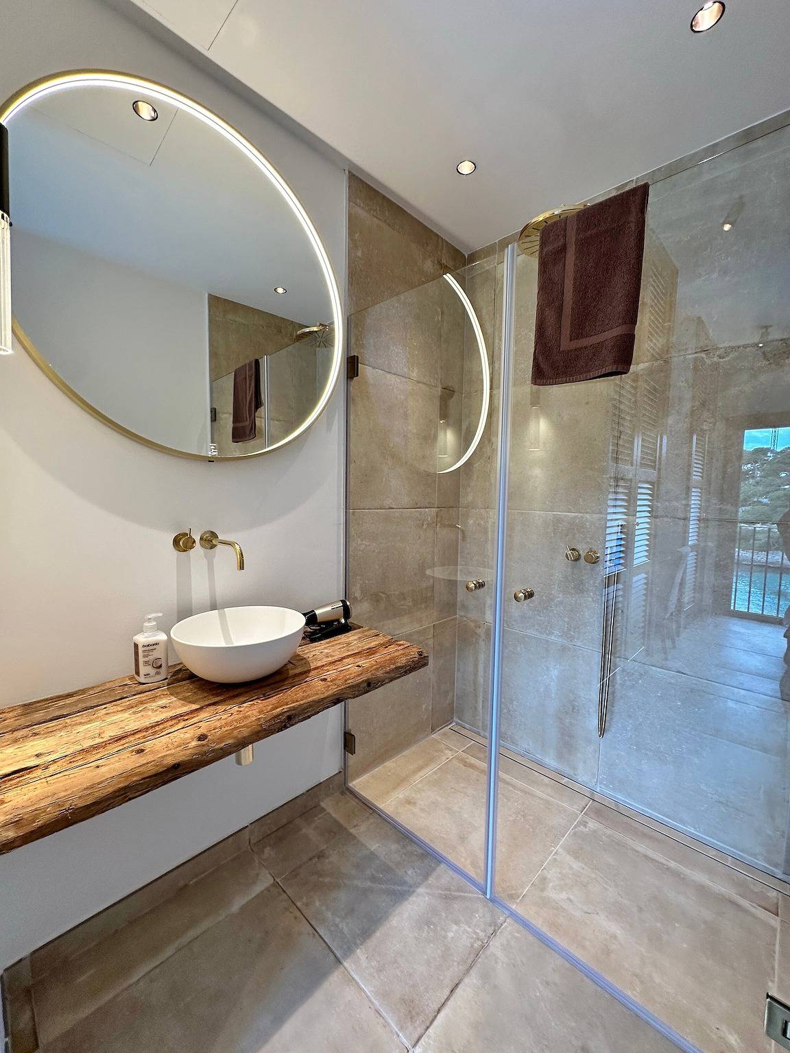 Villa 'Sa Gavina Water Front' con vistas al mar, Wi-Fi y aire acondicionado in Cala d'Or, Santanyí