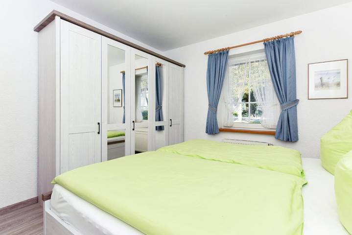 Ferienwohnung für 4 Personen, mit Terrasse und Garten sowie Ausblick in Dunum - 4