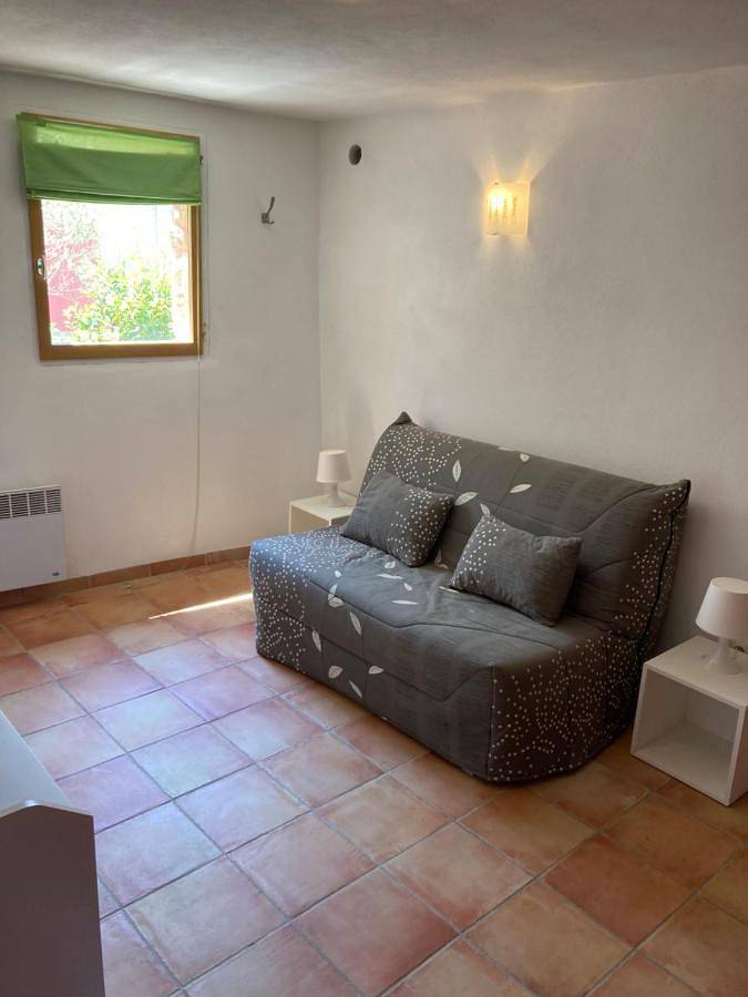 Location de vacances pour 4 personnes, avec piscine ainsi que jardin et vue à Sainte-Anastasie-sur-Issole - 4