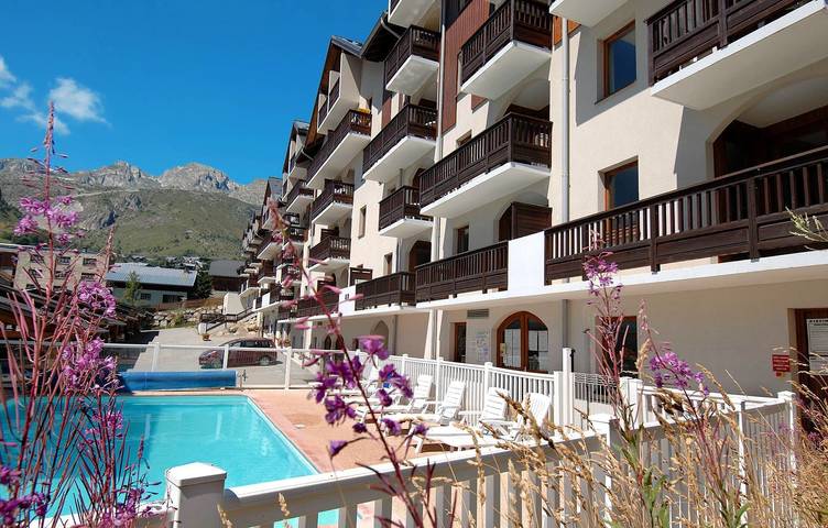 Gîte pour 6 personnes, avec piscine et balcon, adapté aux familles dans Office De Tourisme De Saint Sorlin D Arves - 3