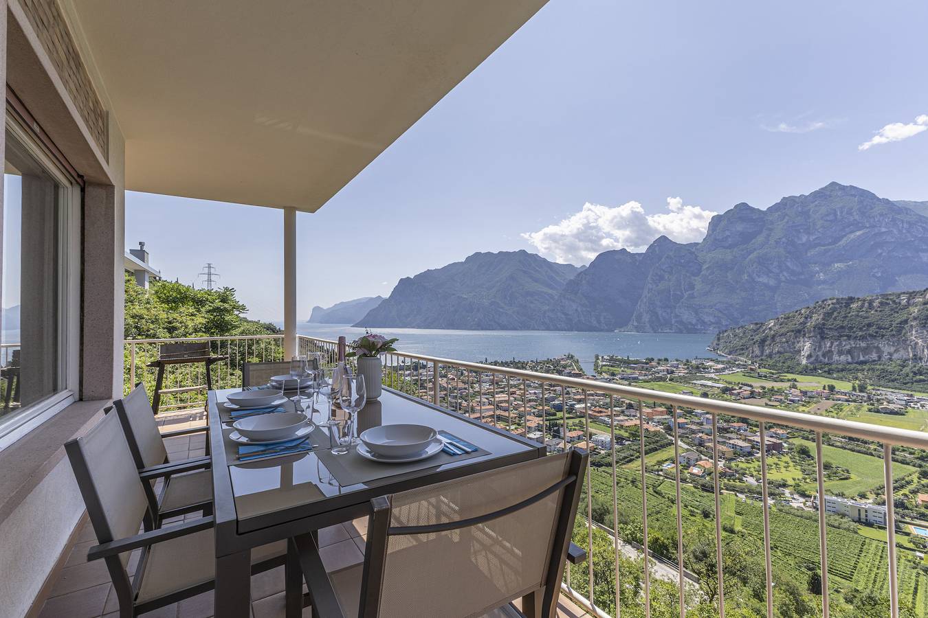 Villa Panorama with private pool in Nago-Torbole, Montañas Garda