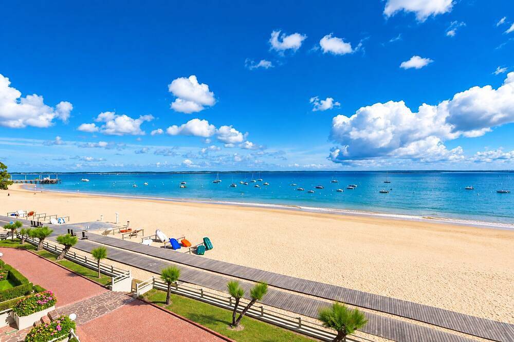 Appartement entier, ✨ Face Bassin D’Arcachon – Vue panoramique & accès direct à la plage Clim Wifi in Arcachon, Région d'Arcachon