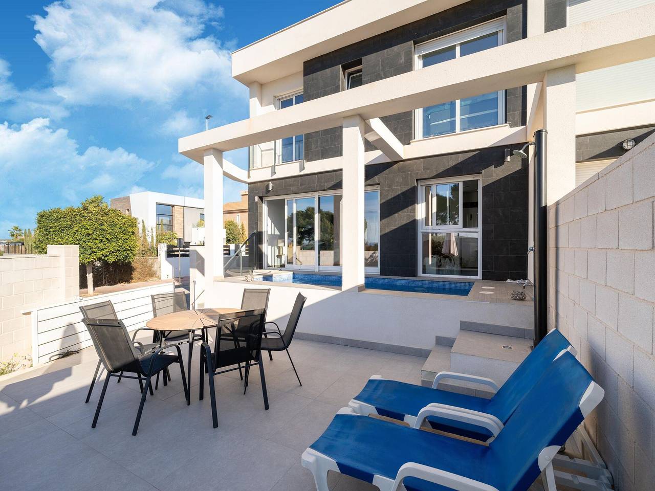 Entspannende Villa in der Nähe von Carabassi in Santa Pola, Costa Blanca